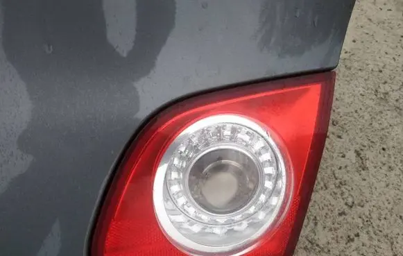 Tailgate rear/tail lights
