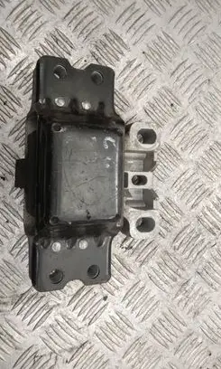 Volkswagen PASSAT B6 Engine mount bracket 3C0199555