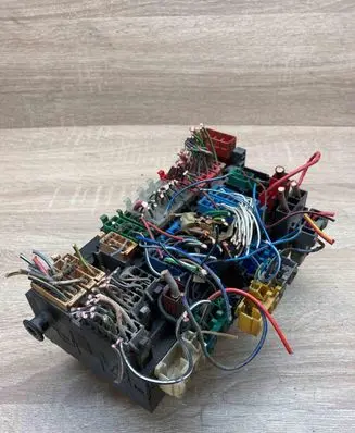 Volkswagen PASSAT B3 Fuse module 357937039