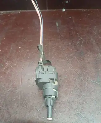 Volkswagen Touran I Brake pedal sensor switch 6Q0945511