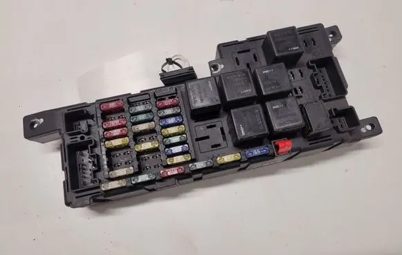 Volvo V70 Fuse module 518828108 30728008