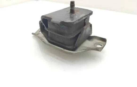 Subaru Forester SF Engine mount bracket