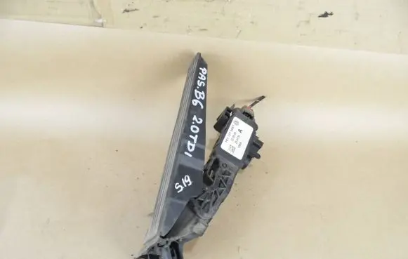 Volkswagen PASSAT B6 Accelerator throttle pedal 1K1721503P