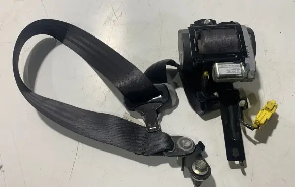 Honda FR-V Front seatbelt 0433173