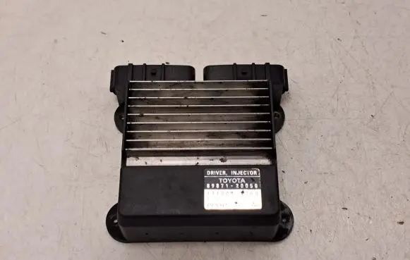 Toyota Avensis T250 Fuel injection control unit/module 1310001260 8987120050