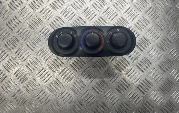 Mazda MPV Climate control unit LC742Z10
