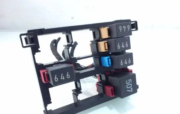 Volkswagen Touran II Fuse module 7N0937503 646 507