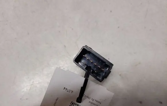 Hyundai Santa Fe Hazard light switch 864W0140