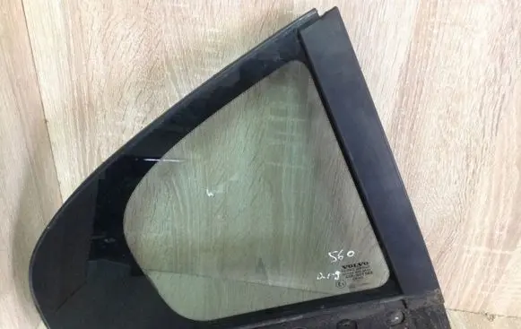 Rear vent window glass