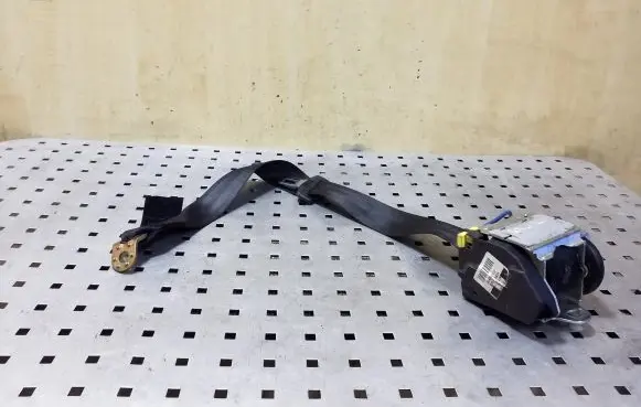 Audi A6 S6 C5 4B Rear seatbelt 4B9857805C