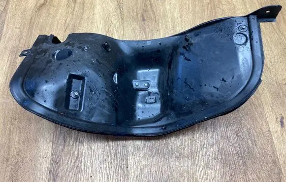 Volkswagen Touareg II Heat shield in engine bay 7P6819512C 7P6819512 PA66GF30