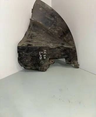 Volvo XC70 Front bumper skid plate/under tray 8620001