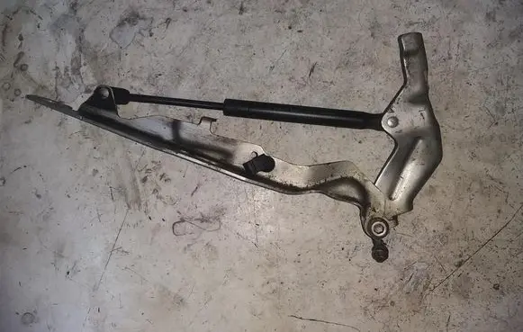 Volvo XC70 Tailgate/trunk/boot hinge 30649516