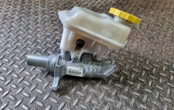 Dodge Durango III Master brake cylinder 26415810083