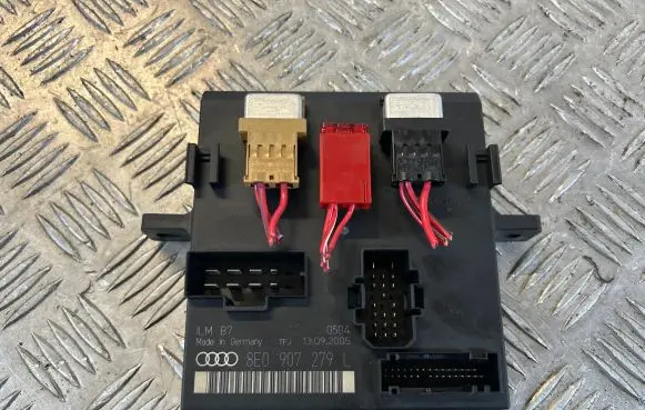 Audi A4 S4 B7 8E 8H Comfort/convenience module 8E0907279L