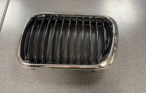BMW 3 E36 Front bumper upper radiator grill 51138195151