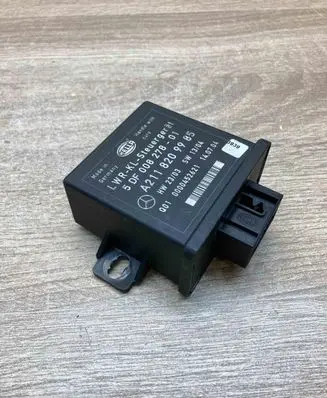 Mercedes-Benz E W211 Light module LCM A2118209985 5DF008278