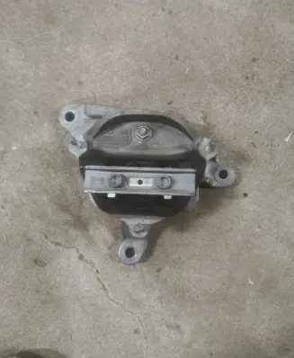 Audi A6 C7 Engine mount bracket 8K0399151