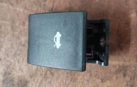 Engine bonnet (hood) release handle