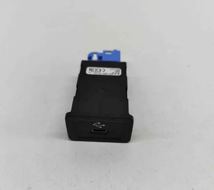 Mercedes-Benz A W177 USB socket connector A2478207302