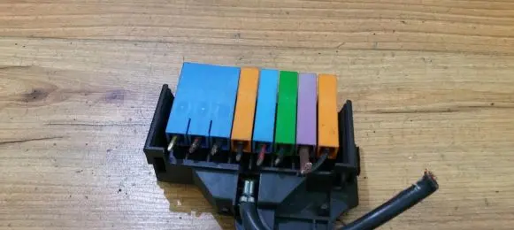 Opel Zafira A Fuse box set 9685661