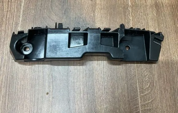 Dacia Sandero II Front bumper mounting bracket 631438295R