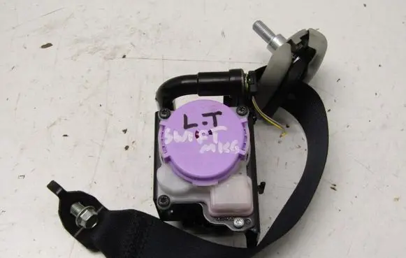 Suzuki Swift III Rear seatbelt 305257810