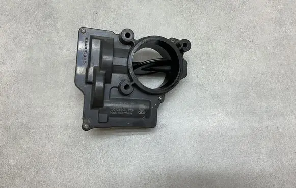 Volkswagen Tiguan Throttle valve 03C128063B