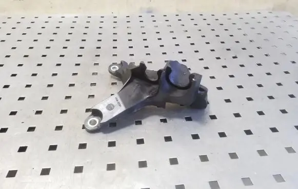 Volvo V40 Gear shift cable bracket 31367456