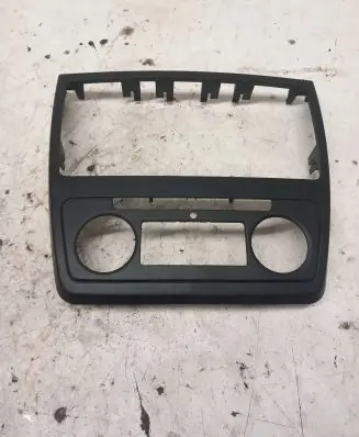 Radio/GPS head unit trim