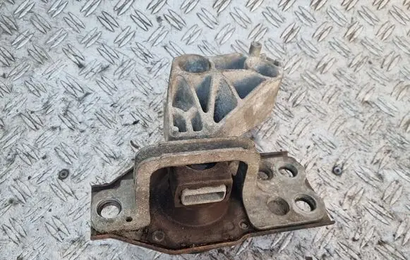 Nissan X-Trail T31 Engine mount bracket F6036100E DD130207 F6036100