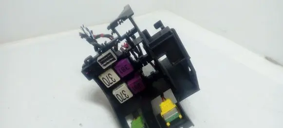 Audi A8 S8 D3 4E Fuse module 4E2937503