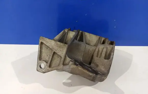 Volvo S60 Engine mounting bracket 30680176 6G926P096DD