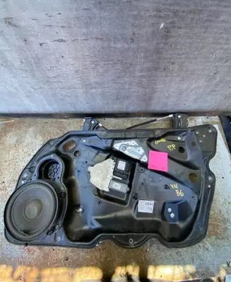 Volkswagen PASSAT B6 Front door window regulator motor 05074632 1K0959792G 32091205030628