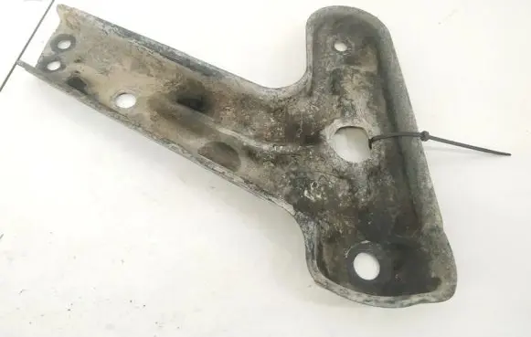 Engine mounting bracket