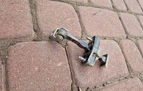 Opel Combo D Front door check strap stopper 