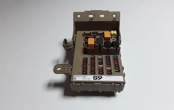 Subaru Forester SK Fuse module 82201SJ901