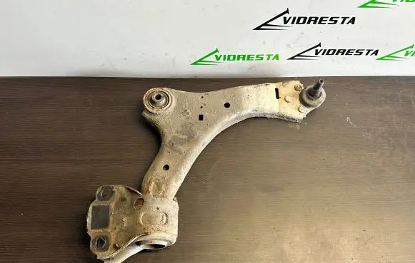 Volvo V60 Front lower control arm/wishbone