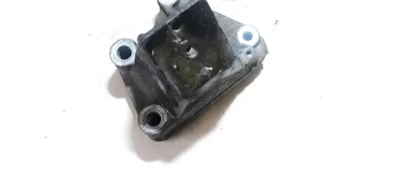 Mitsubishi Pajero Engine mounting bracket