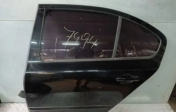 Skoda Octavia Mk2 (1Z) Rear door 5651