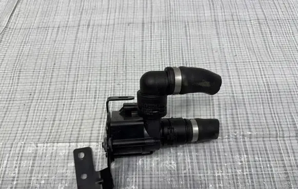 Jaguar F-Pace Water pump M8A2-8B500-BB