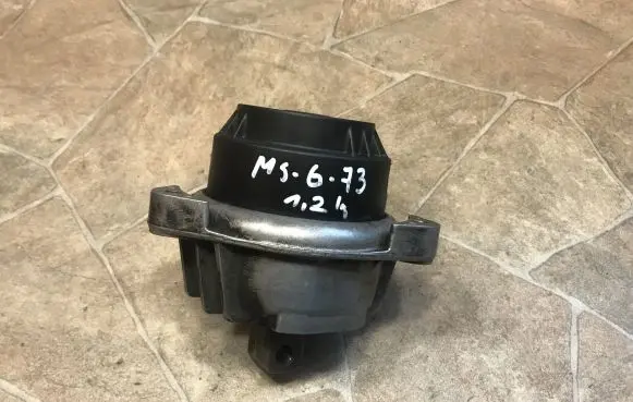 BMW 5 F10 F11 Engine mount bracket 6775906