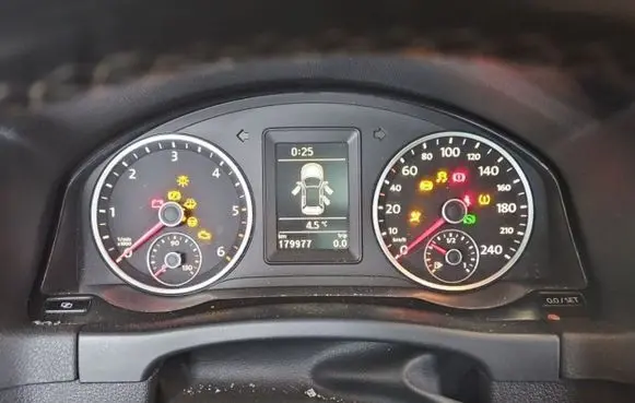 Volkswagen Tiguan Speedometer (instrument cluster) 5N0920871B IMPRK1417613