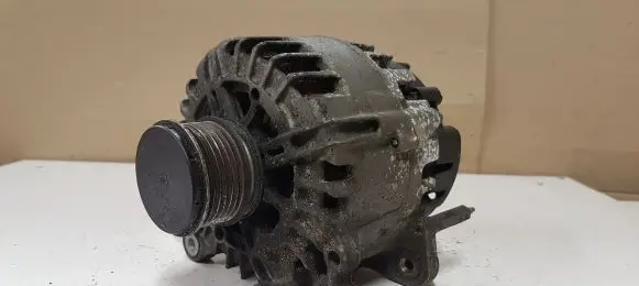 Volkswagen PASSAT B6 Generator/alternator 03L903023E FG18T033 2605717A