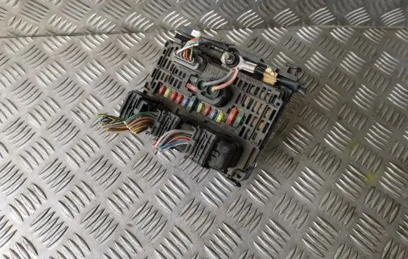 Peugeot 407 BSM Control unit 9656593880 BSML0200 BSML02