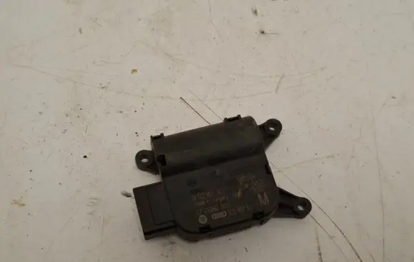 Volkswagen Golf V Air flap motor/actuator 3C1907511A 0132801362