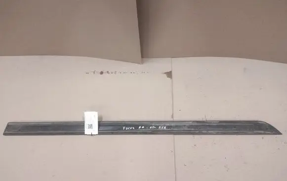 Ford Focus Front door trim (molding) 98ABB20938CDW