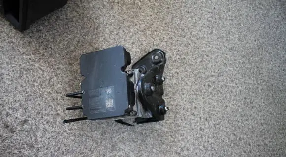 Volkswagen Multivan T5 ABS Pump 7E0907379E 10092903063