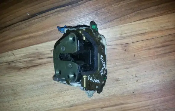 Nissan Sunny Front door lock