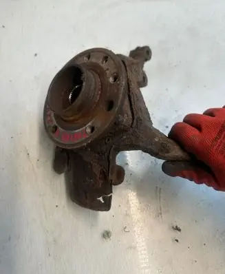 Opel Zafira B Front wheel hub spindle knuckle 123321